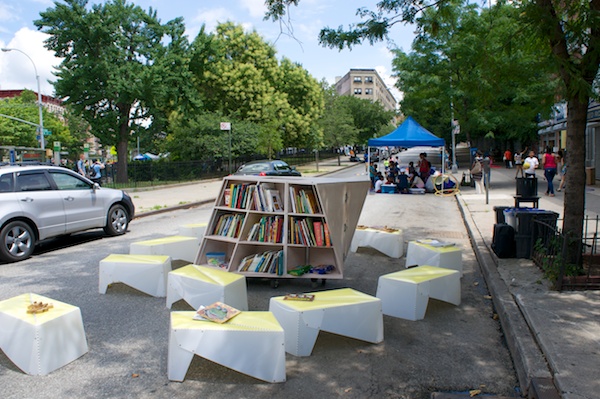 New Uni Cart brings books to West Harlem Play Street