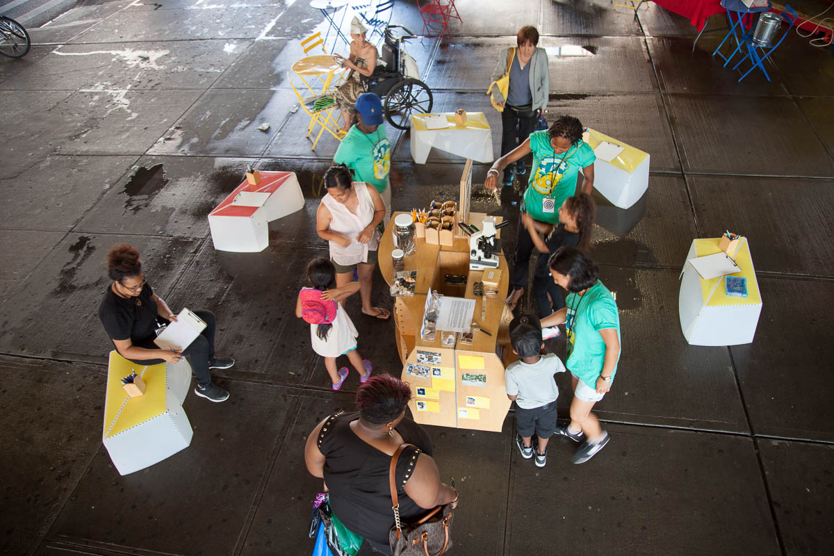 Street Science: the Uni EXPLORE cart on 125th Street in Harlem
