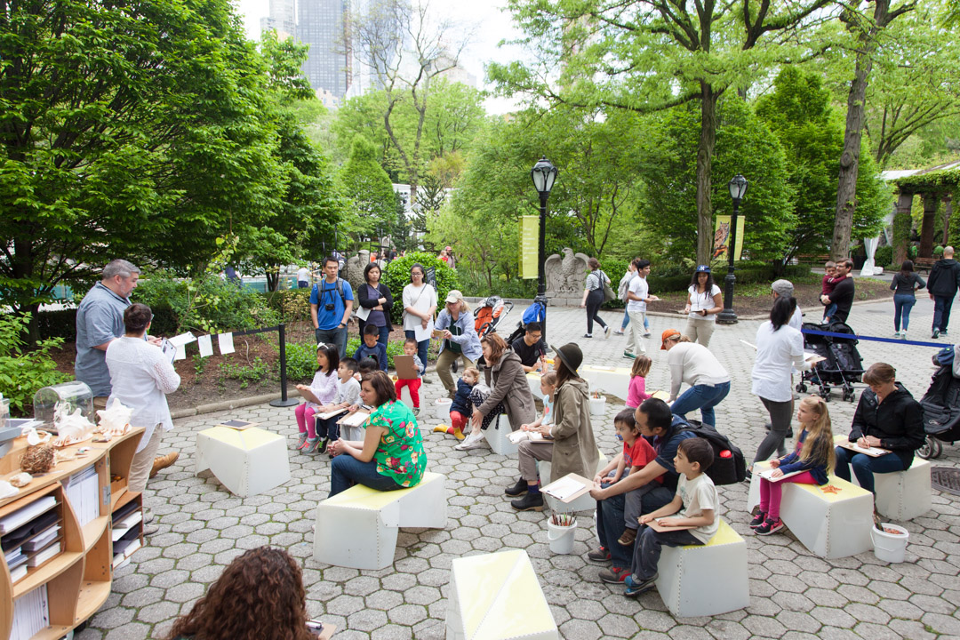 | Lab Uni benches Street