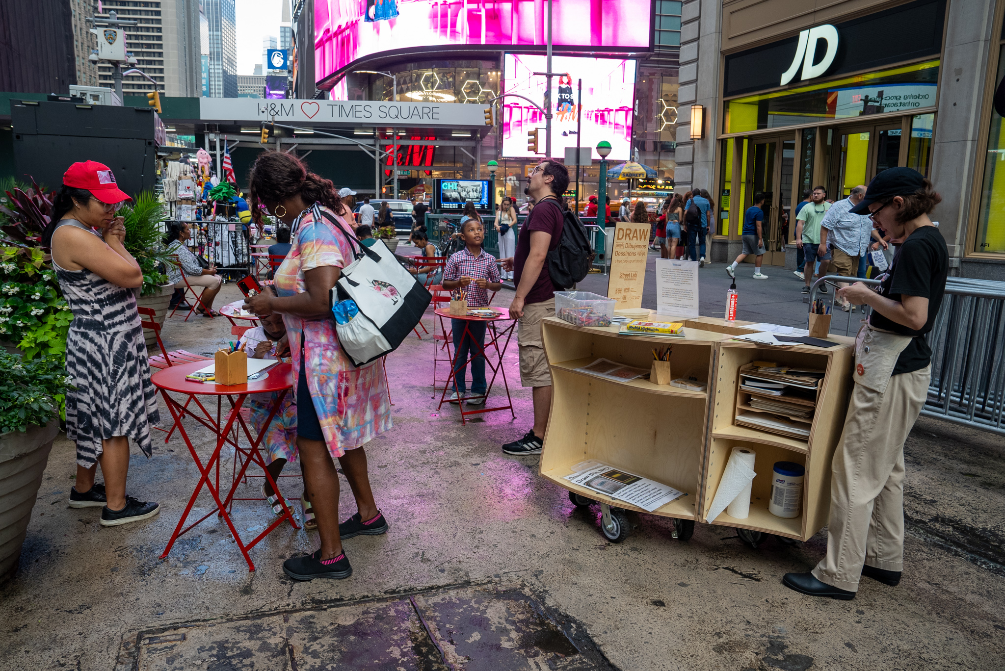 2023-08-12_broadwayplaza_41st-42st-33_2048px