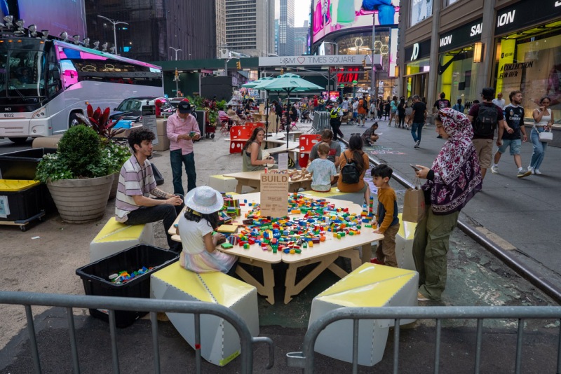 2023-08-12-152937_broadwayplaza_41st-42st